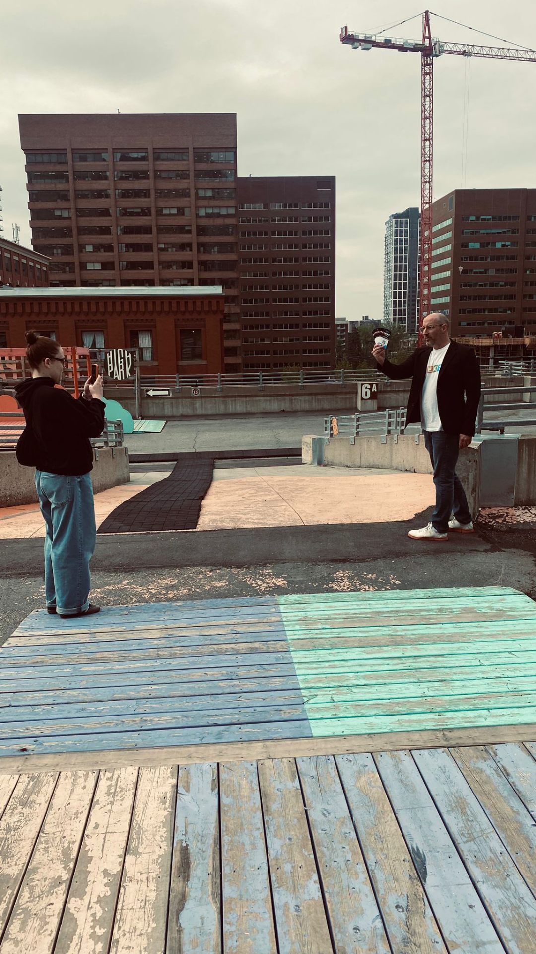 Rooftop content capture in the city